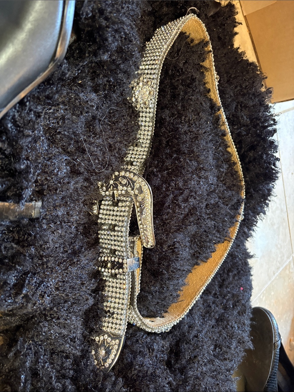 Crystal-Studded Silver Western Women’s Belt with Ornate Buckle